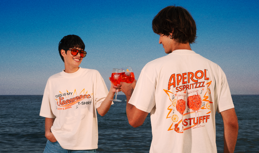 Urbana, icónica y perfecta para el verano: así es la cápsula edición limitada de Aperol Spritz y SSSTUFFF