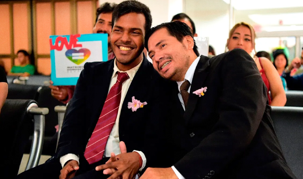 La nueva Ley de Adopciones ecuatoriana veta a las familias LGTBIAQ+