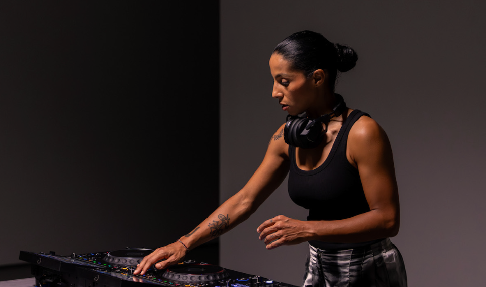 Brecha de género en las cabinas: las mujeres DJ pasan del 13% al 15% en tres años