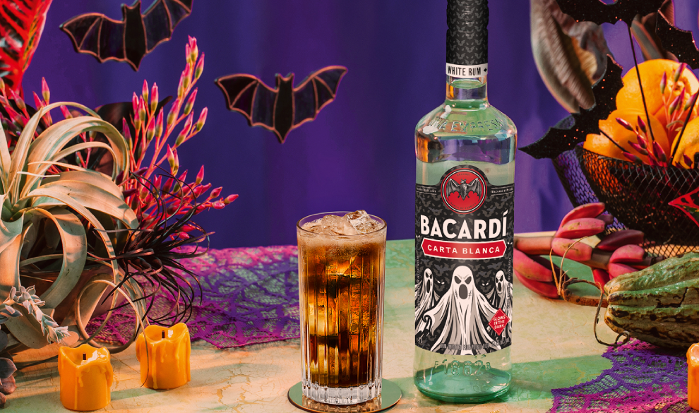 Bacardí ilumina Halloween con su nueva botella fantasma: una edición limitada que brilla en la oscuridad