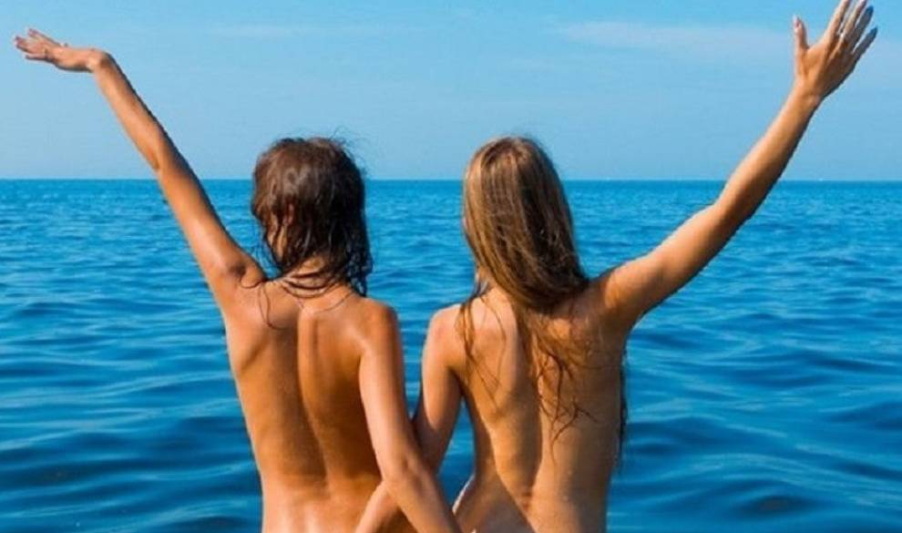 Playas y calas españolas perfectas para iniciarte en el nudismo este verano