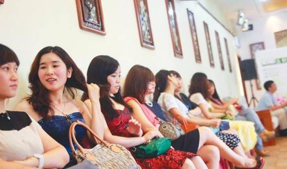 Empresas chinas ofrecen vacaciones extra a las mujeres para que busquen marido