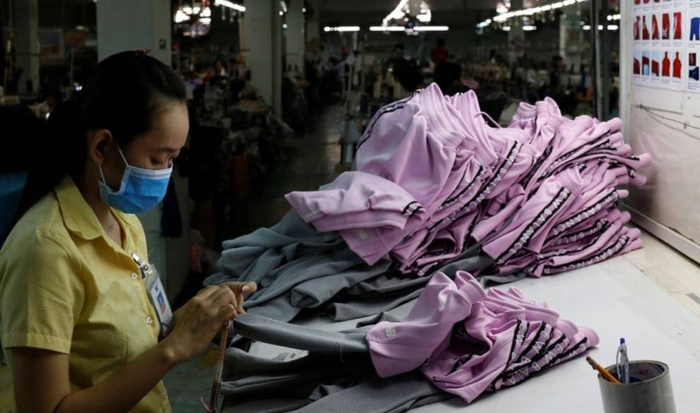 Las fábricas de Vietnam reabren para que no reprimas tu consumismo