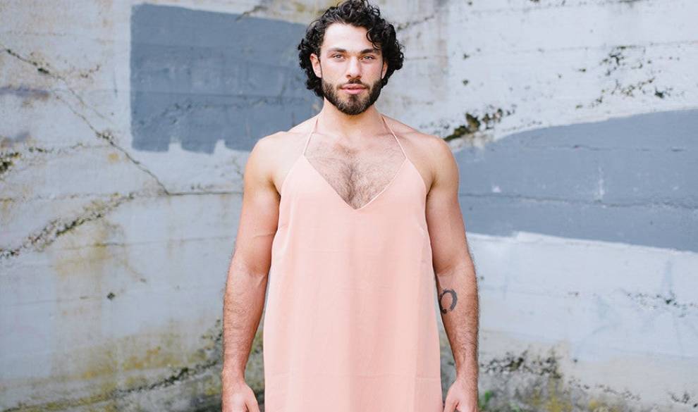 Hombres desnudos vs. hombres (con) vestidos: el fotógrafo que cuestiona la masculinidad