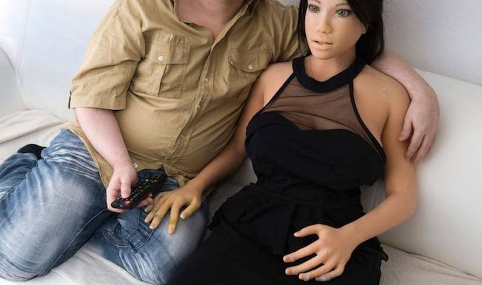 El Amor No Tiene Límites, Aunque Tu Esposa Sea De Silicona