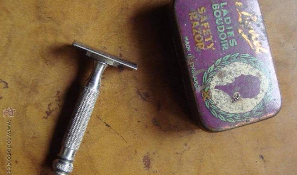 Estas son las técnicas sádicas que usaban las mujeres para depilarse hace un siglo