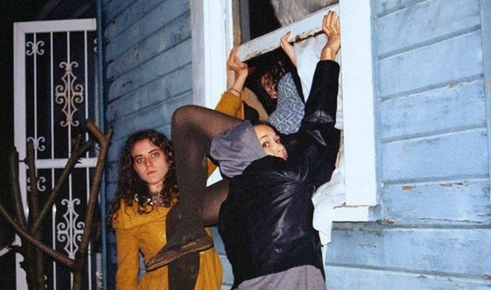 Planes Para Pasarlo Genial Con Amigos En Casa (Y Evitar El Frío)