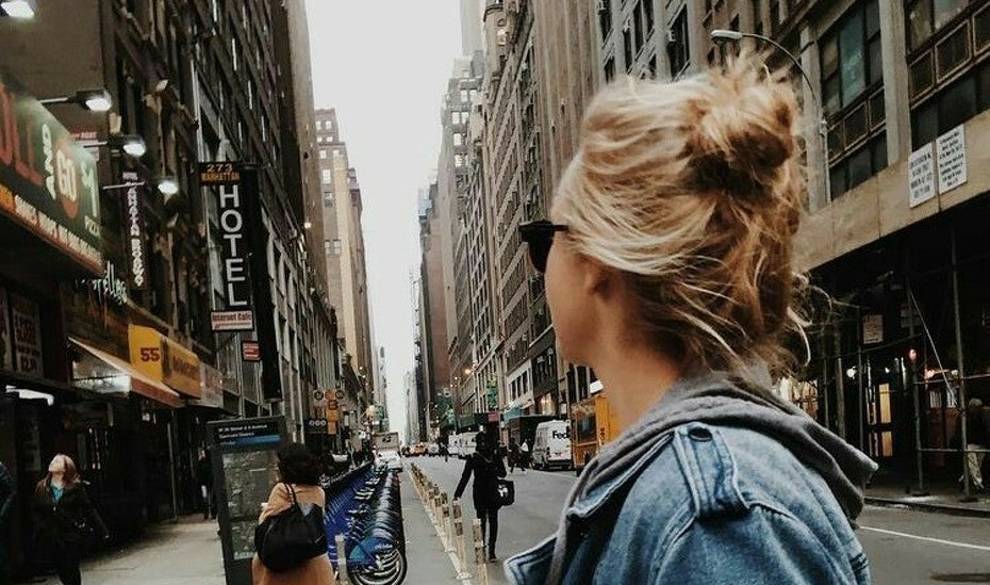 La razón por la que las personas que viajan mucho encuentran trabajo más rápido