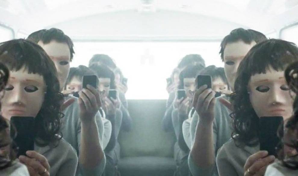 Black Mirror Ha Vuelto Para Bañar De Nuevo En Ácido Nuestras Conciencias