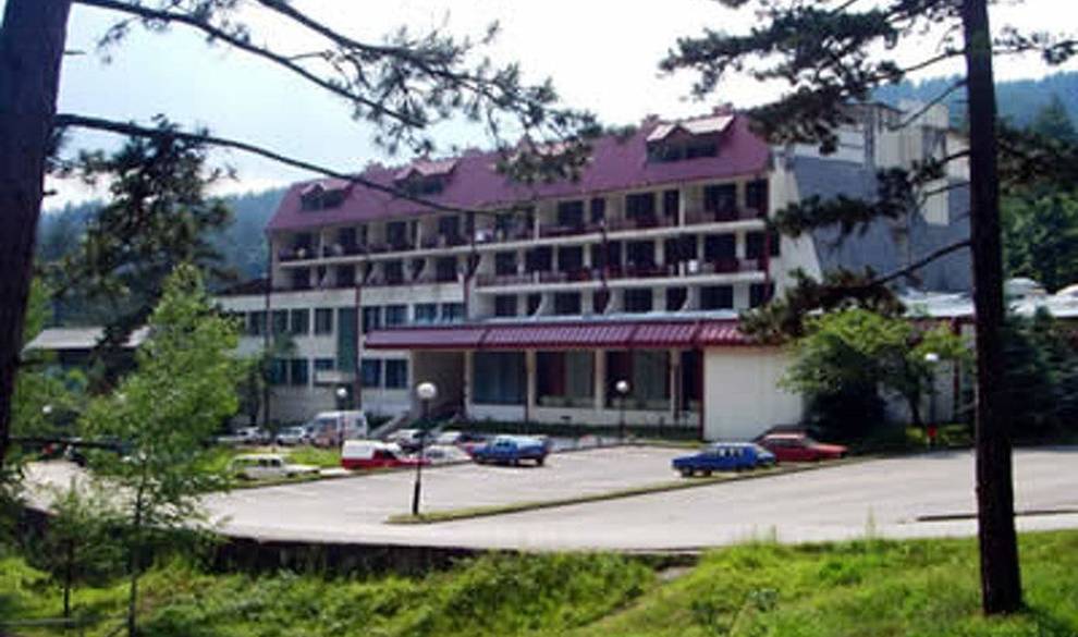 Este hotel de Bosnia oculta a los turistas que fue escenario de violaciones y asesinatos