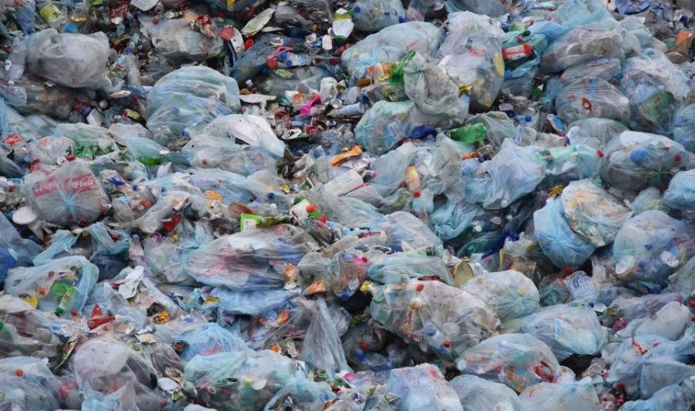 El inventor de las bolsas de plástico quería salvar el planeta y acabó contribuyendo a su destrucción