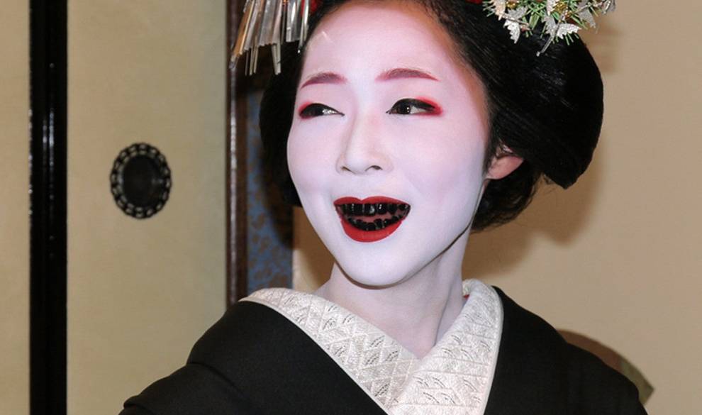 Ohaguro: ¿por qué los japoneses se pintaban los dientes de negro?