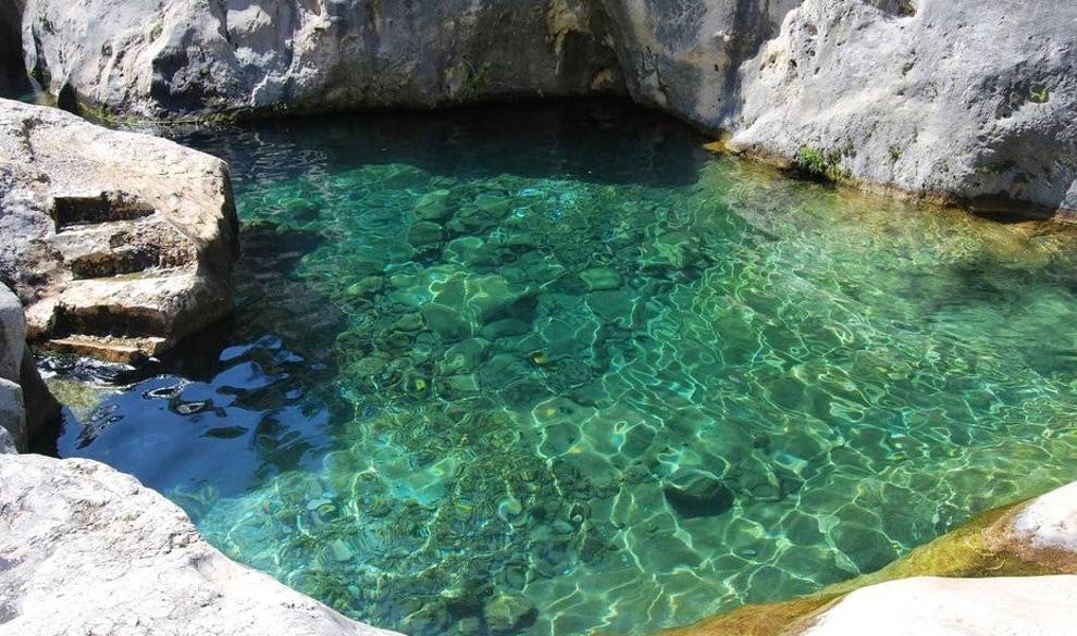 9 piscinas naturales brutales para refrescarte en verano