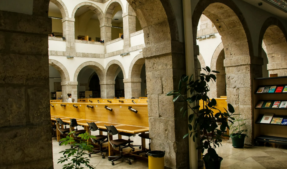 Las bibliotecas más bonitas de Madrid donde desconectar y sentarte a leer