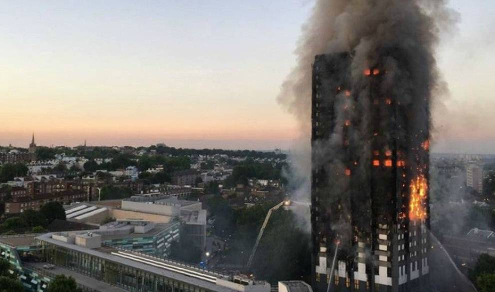 Varios muertos en un enorme incendio en un edificio en Londres