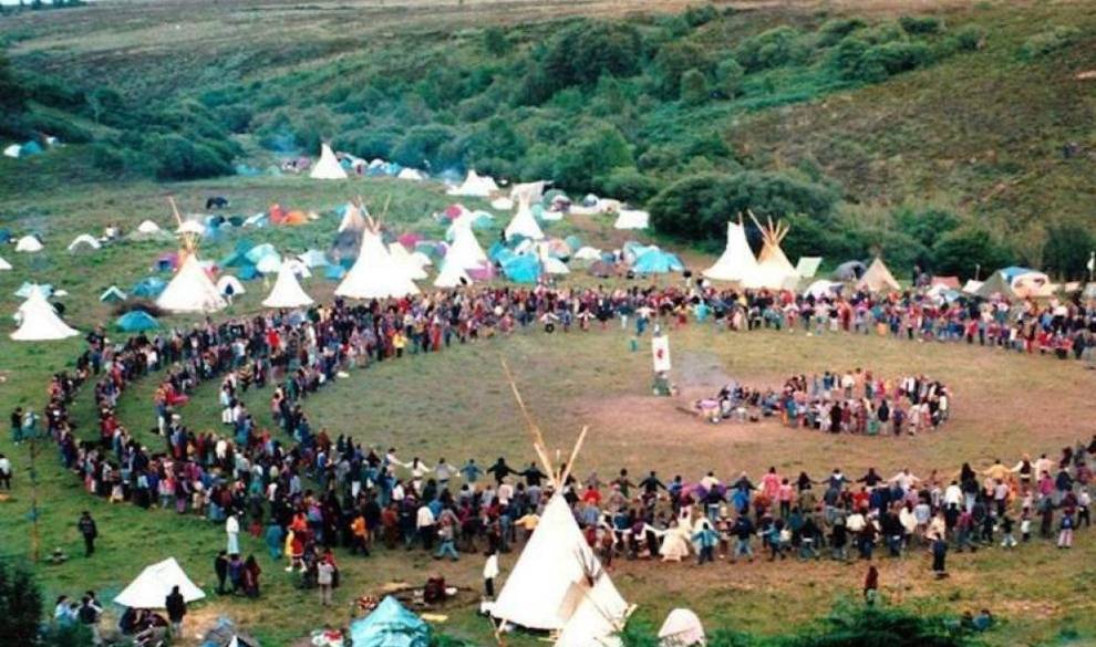 Familia Arcoíris: los 200 hippies que se han montando una orgía al libre en la Rioja