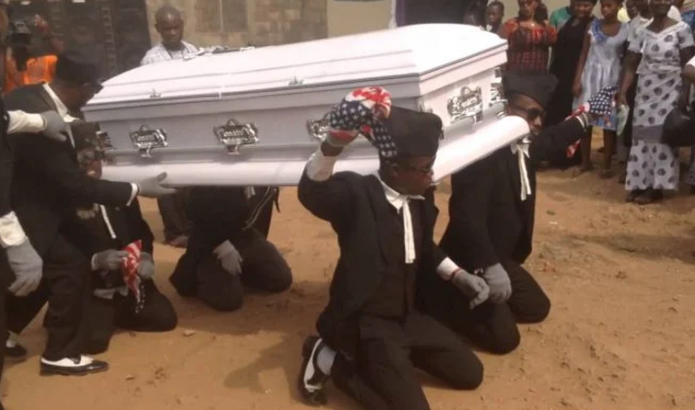 En Ghana podrías tener un entierro tan surrealista como el del meme
