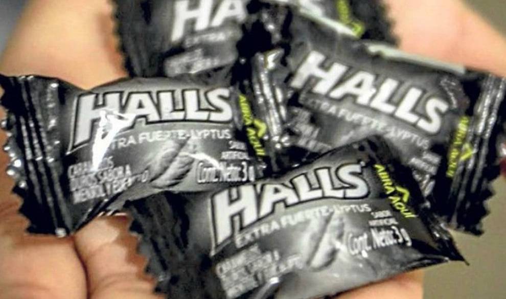 Probé el sexo oral con Halls negros y creo que esta moda debería extenderse