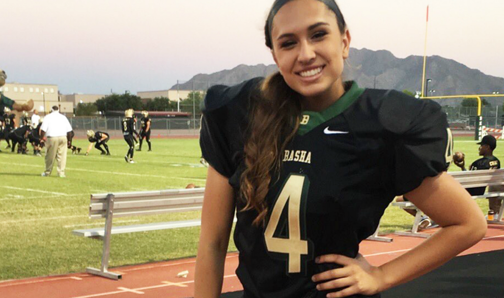 Esta chica puede convertirse en la primera jugadora profesional del fútbol americano