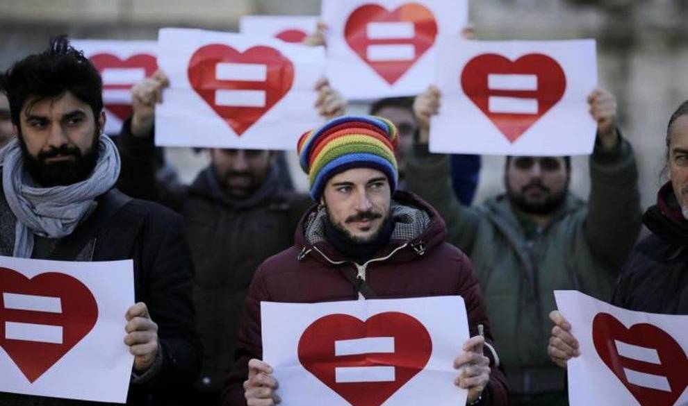 Italia Se Digna Por Fin A Aprobar Una Tibia Ley De Matrimonio Homosexual