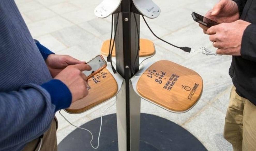 Ojo con los cargadores USB públicos: pueden infectar tu móvil con un virus