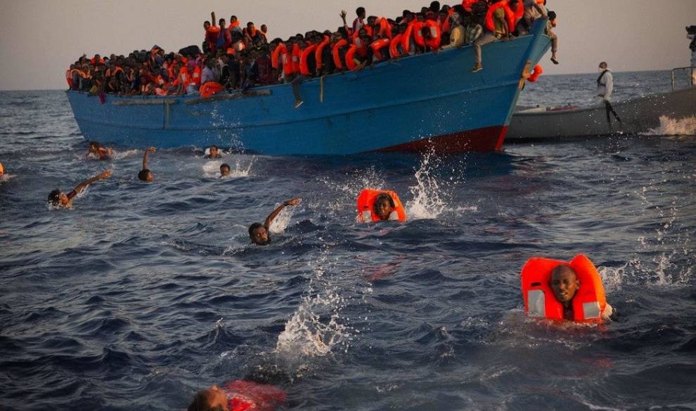 Refugiados que arriesgaron sus vidas en el mar trabajarán como socorristas