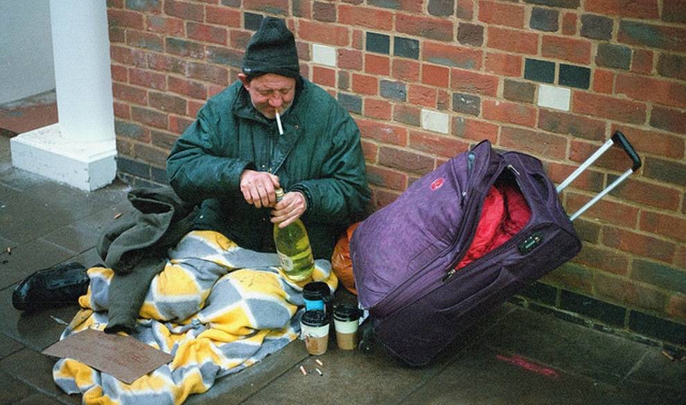 No Deberías Darle Dinero A Un Vagabundo