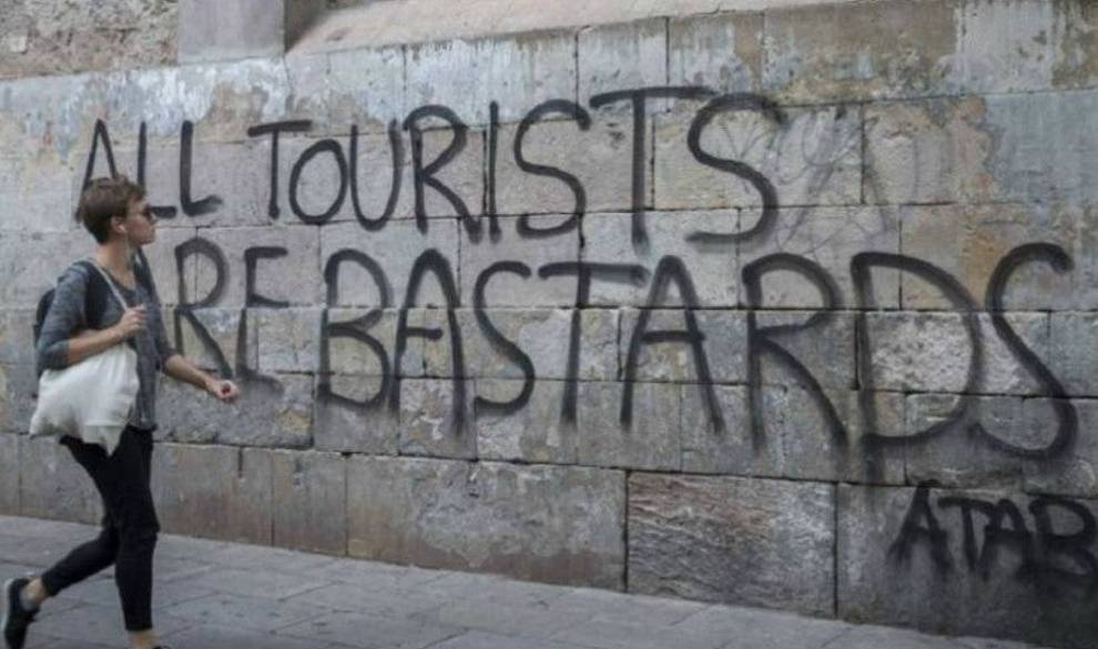 De la turismofobia al vandalismo: estalla la batalla contra el turismo en Barcelona