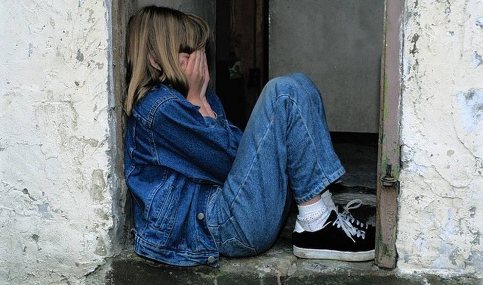 Víctimas de bullying denuncian los absurdos motivos por los que les hicieron la vida imposible