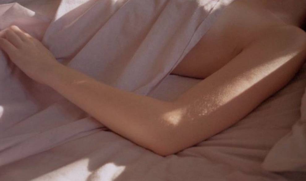 Las inesperadas ventajas para tu salud de dormir completamente desnudo