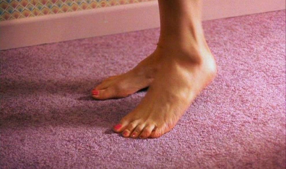 Lo llaman ‘earthing’ y consiste en mejorar tu salud al andar descalzo