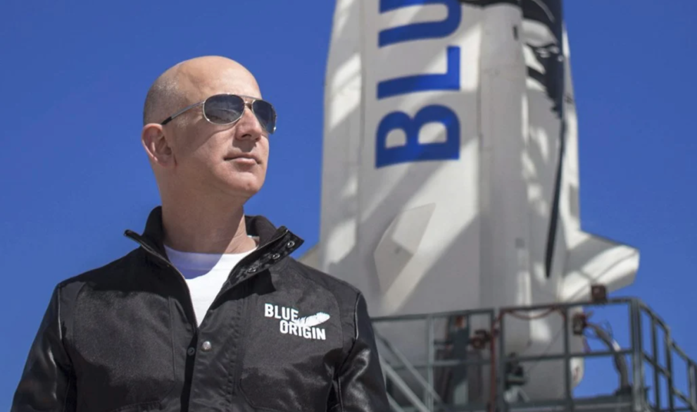 El multimillonario Jeff Bezos subasta un viaje con él al espacio en julio
