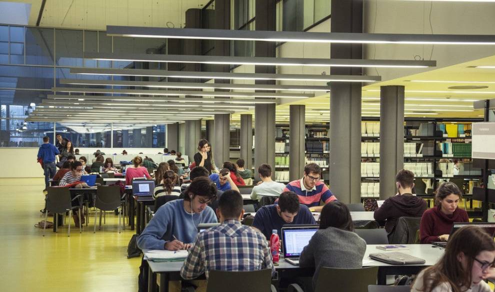 Más de un millón de españoles con título universitario está en riesgo de pobreza