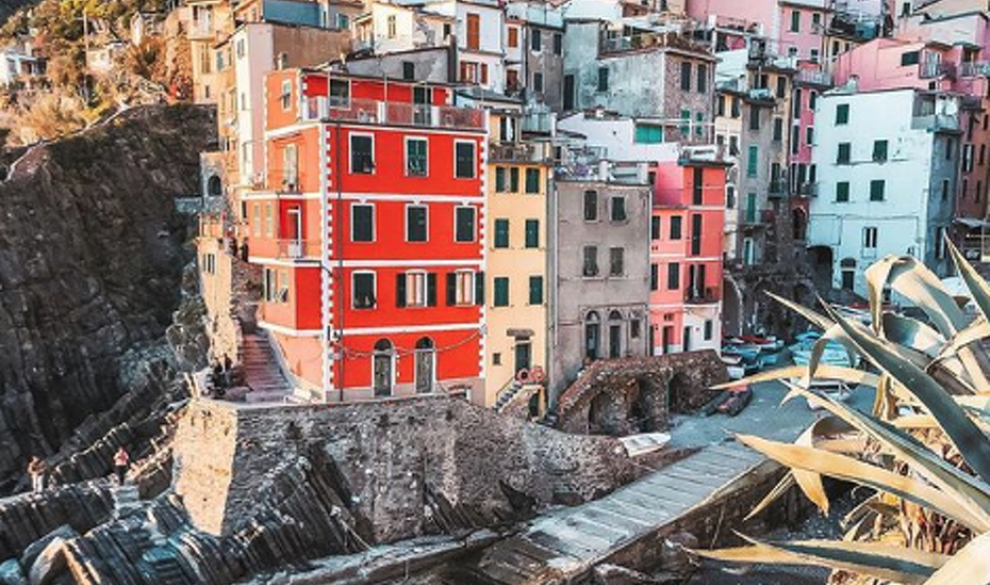 Si viajas a este pueblo de Italia y usas chanclas o tacones pagarás hasta 2500 euros de multa