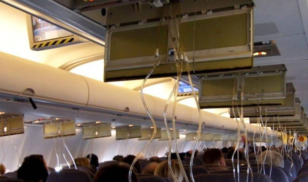 3 aplicaciones que deberías tener en tu móvil si eres de los que piensan que el avión se va a caer