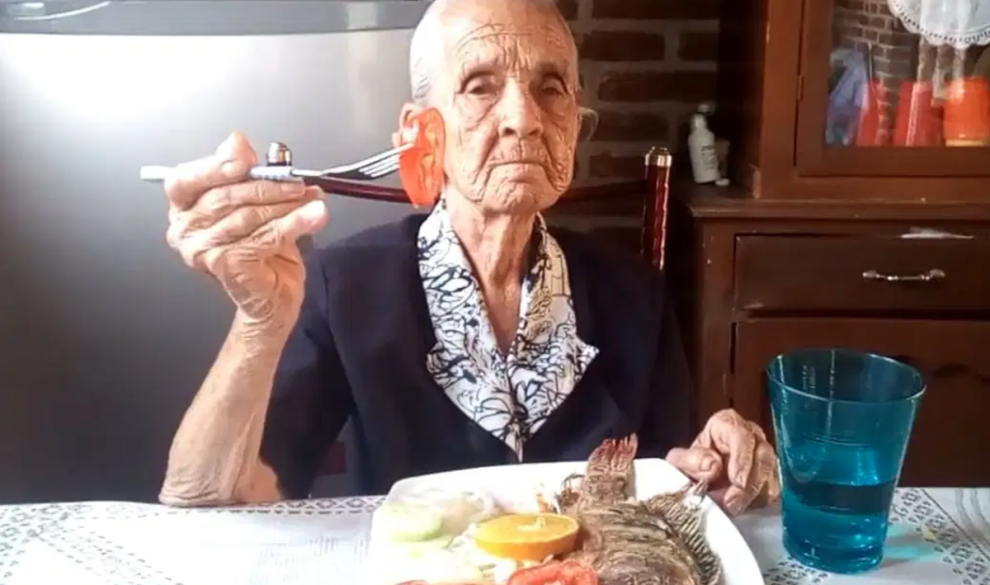 Doña Ninfa: la youtuber de 87 años que conmovió a internet con sus recetas