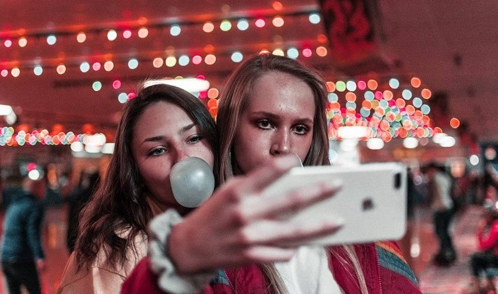 Tres preguntas que hacerte antes de publicar un selfie