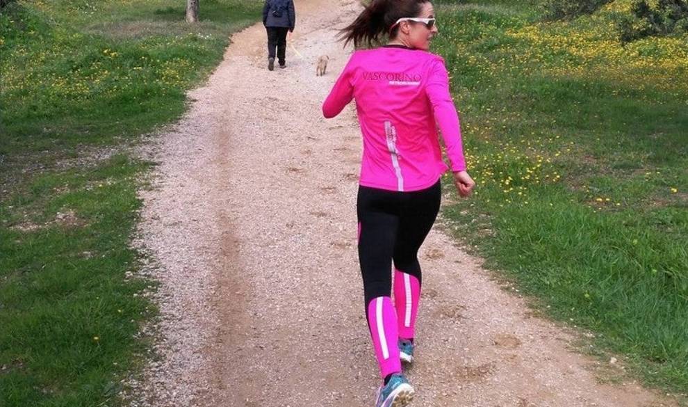 Retrorunning: La pentacampeona mundial nos cuenta su secreto para ser la mejor corriendo de espaldas