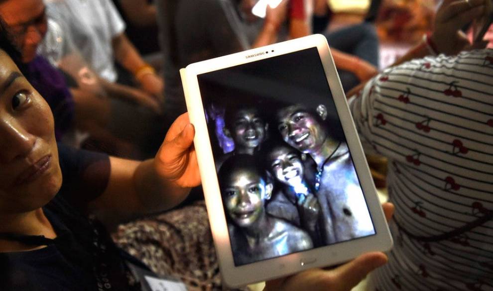Por fin han rescatado a 12 niños atrapados en la cueva de Tailandia