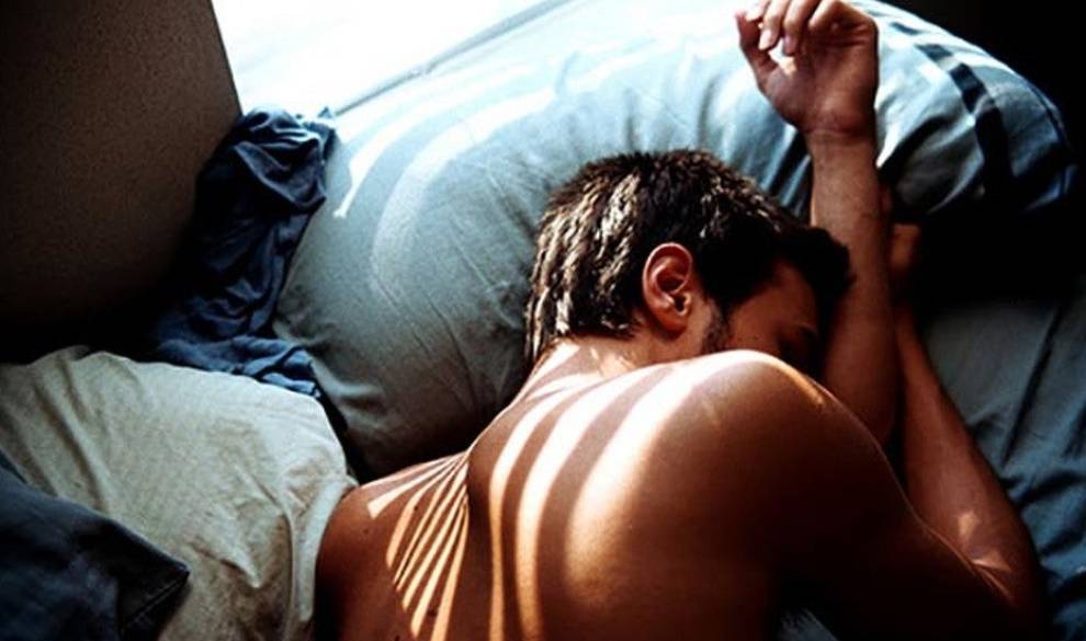 10 cosas que hacéis los tíos en la cama y que no nos ponen nada