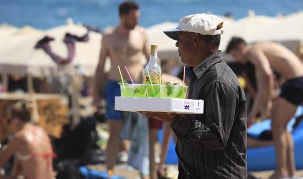 Detectan bacterias fecales en los mojitos playeros de Barcelona