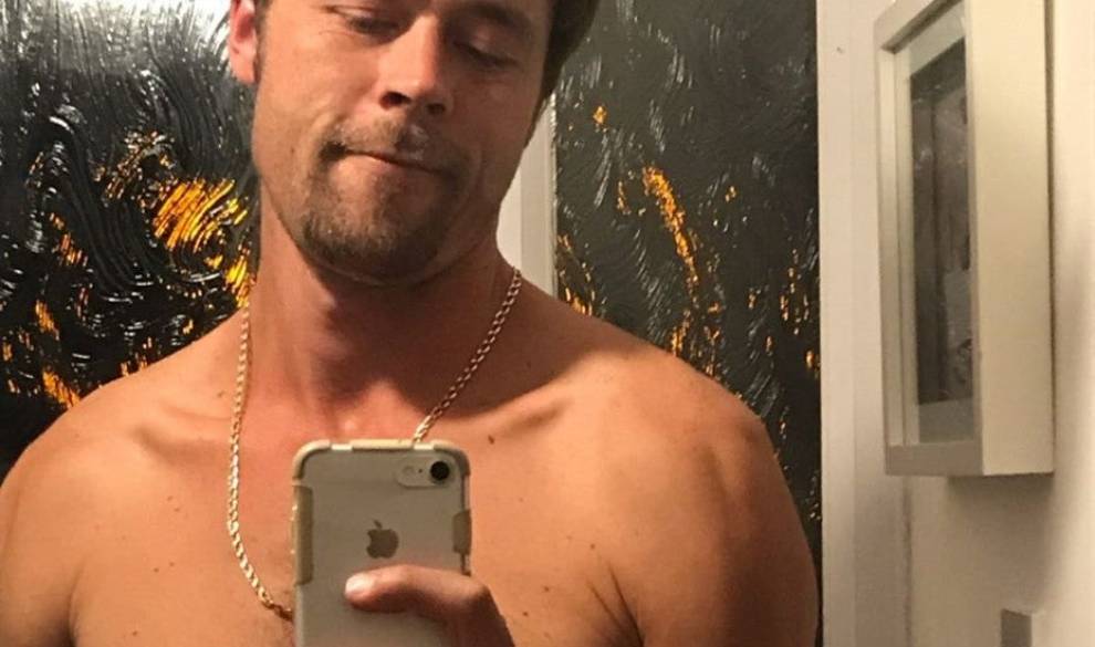 El doble de Brad Pitt que se está forrando en OnlyFans con sus nudes