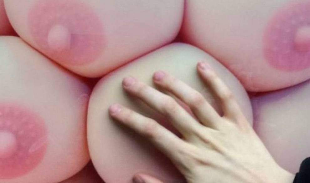 La artista que decidió inundar el mundo de pezones