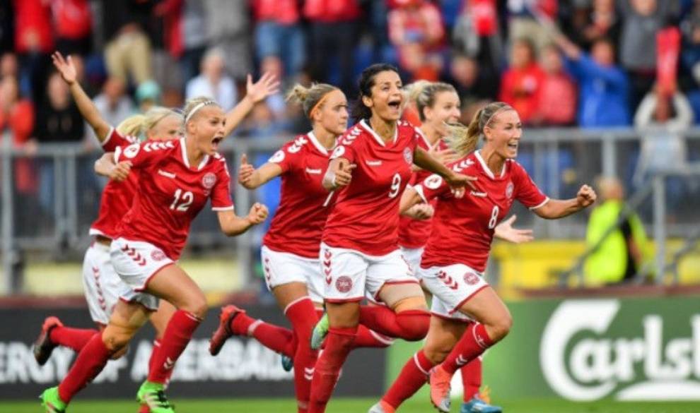 Los futbolistas daneses ceden parte de su sueldo a sus compañeras para acabar con la desigualdad