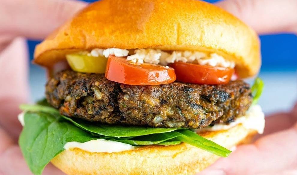 Las alternativas veganas a la carne son igual de insanas que el fast food