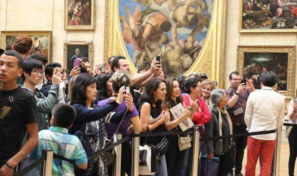 Tus ansias de llenar tu Instagram de stories ha cerrado el museo del Louvre