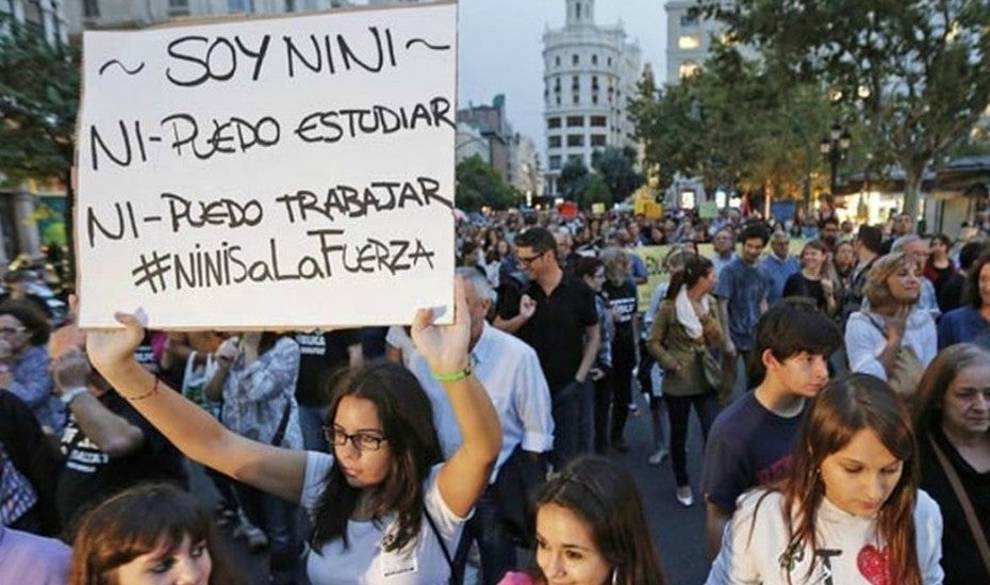 El gobierno pretende rescatar a los jóvenes del 'ninismo' con una ayuda de 430 euros al mes