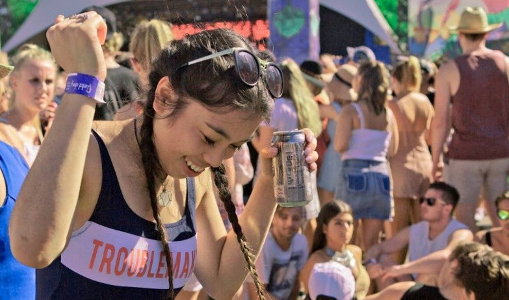 Una empresa ofrece 1.800 euros al mes por salir de fiesta por todo el mundo