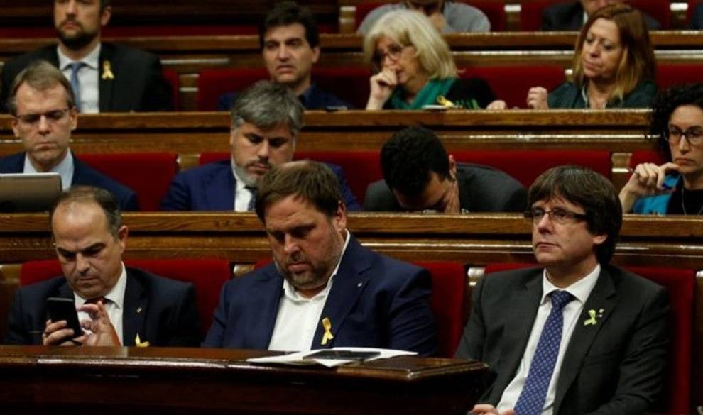 El Parlament declara unilateralmente la independencia de Cataluña