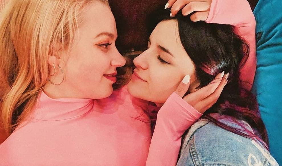 Un beso entre dos chicas elevó SKAM España al referente que necesitábamos